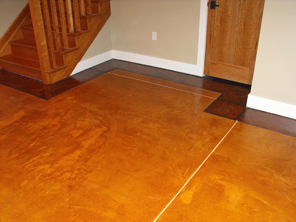 Filling control joints, flexible joint filler - Control joint fillers can be installed in contrasting colors. Here, different-colored joint filler breaks the floor into large squares.