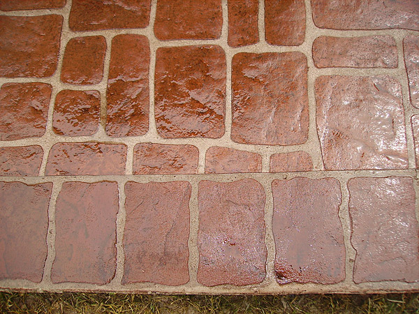 Mortar joints in stamped concrete