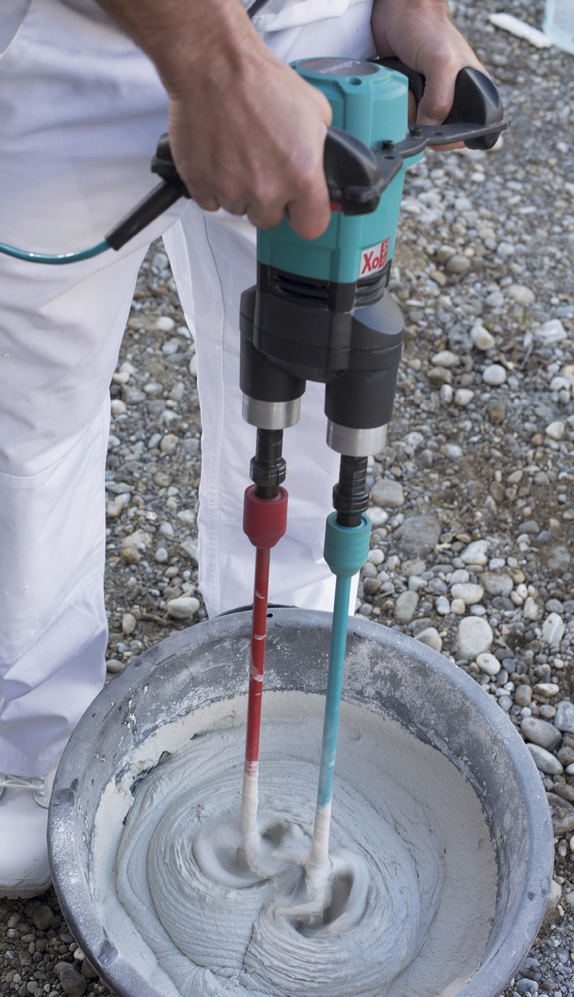 dual paddle mixer for mixing small batches of concrete