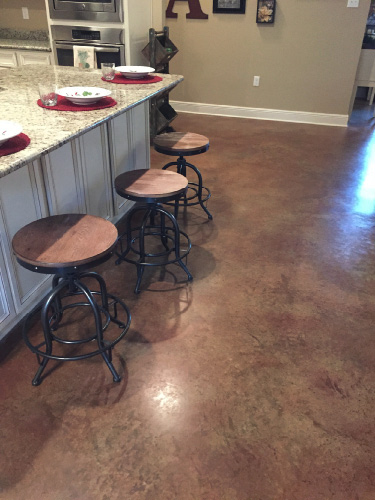 Last year, Lynch quit installing for several months to open Ashleys Concrete Products in Harvey, Louisiana. Named after his daughter, the supply business is now able to operate without his daily oversight, so now hes installing a few more floors.