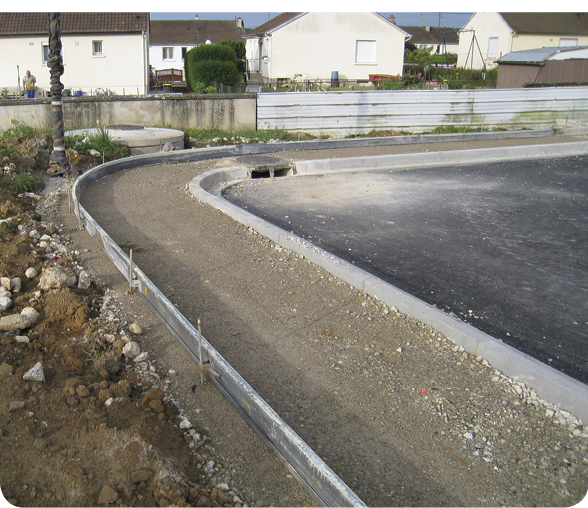The use of high-density polyethylene (HDPE) for forms ensures uniform straight­ness and height, easy setup, and that each form can be used over and over again. Photo courtesy of Metal Forms Corp.