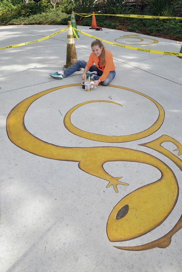 Shellie Rigsby Cordell of Acanthus staining concrete at the Concrete Decor Show.