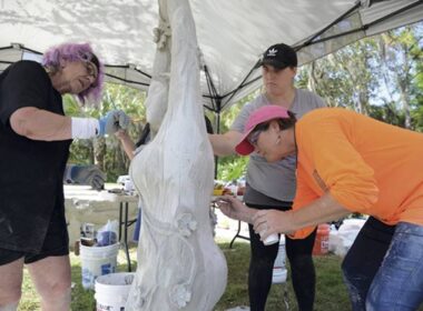Cindee Lundin and attendees of the Concrete Decor Show 2017 working on an art installation at Innisbrook Resort