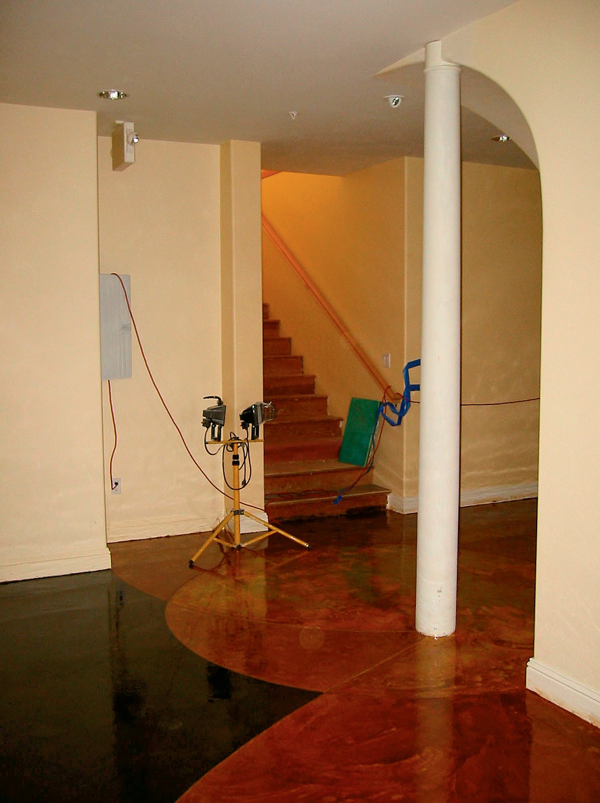 Concrete Overlays on Wood Surfaces - Specialty coatings manufacturerLife Deck has two systems for puttingcementitious overlays on decks, oneinvolving a total of five layers and theother with seven. Both involvemoisture barriers, but the seven-layersystem offers the most extensivewaterproofing.