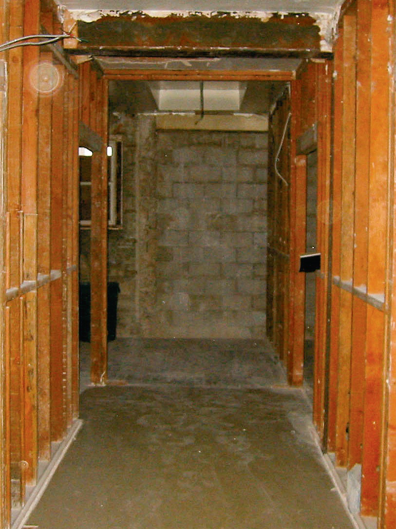 Concrete Overlays on Wood Surfaces - Some manufacturers woodoverlaymentsystems include a layer offiberglass mesh. Flex-C-Ments lathbasedsystem, for instance, features 38-inch rolls of fiberglass mesh, whichcreate a mesh layer that furtherdampens movement of the woodsubfloor.