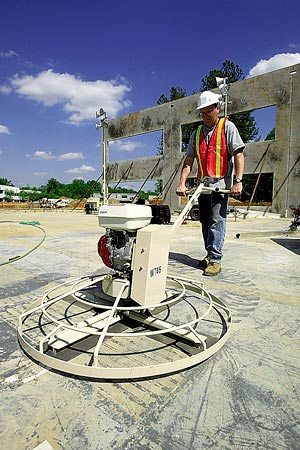 Ingersoll-Rands WT-Series walk-behind trowels have quick-change blades and precision controls. The WT-Series models are built to work in a variety of applications, including driveways, floors, foundations, concrete patch repairs, sidewalks, walkways, and slabs.