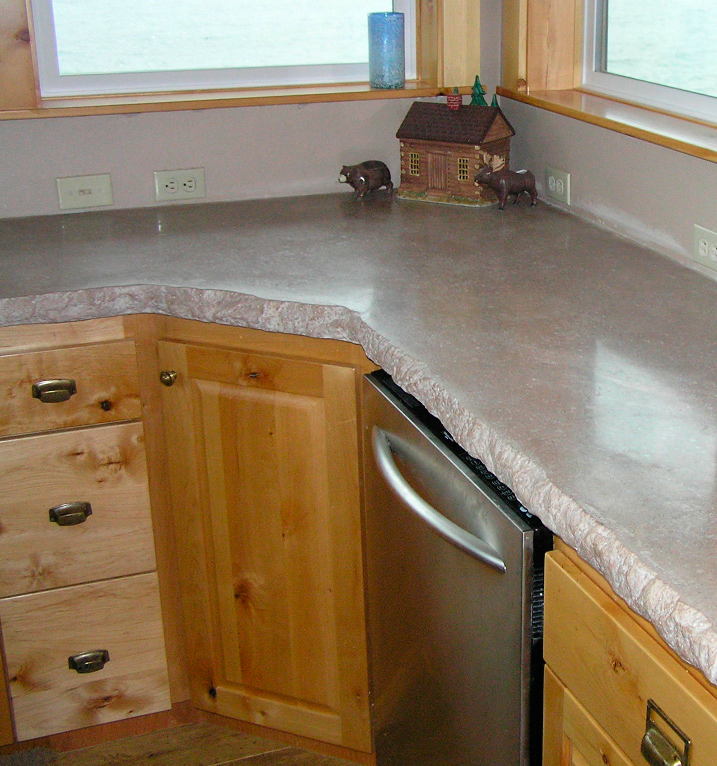 specific applications. Thats the thing that makes our company unique, Fettig says. The company offers stamping, acid staining, overlays, microtoppings, countertops or most anything else a customer needs.