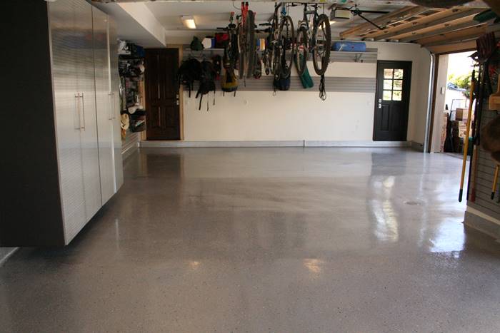 polyaspartic coatings on a garage floor