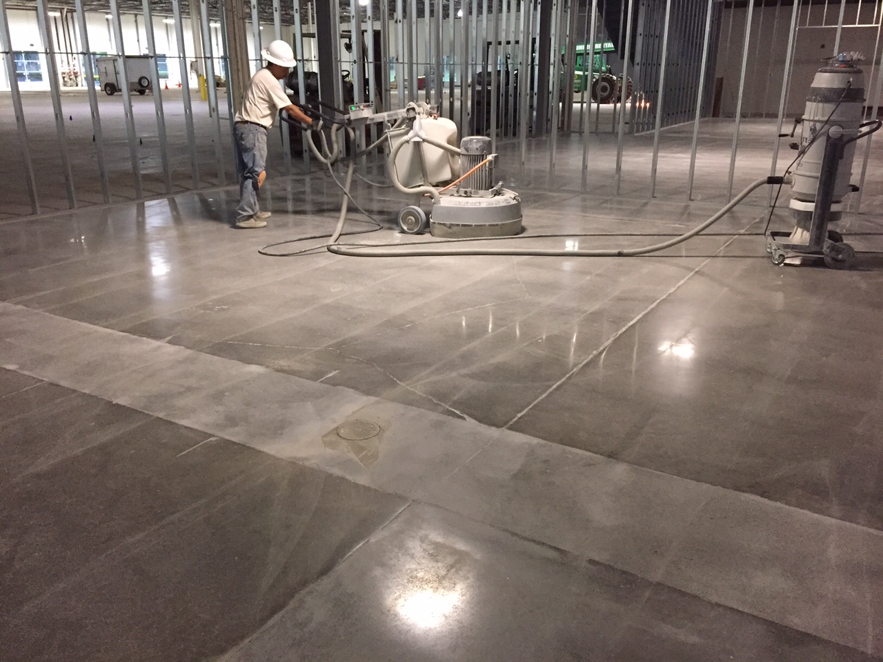 Lavina machine polishing concrete.