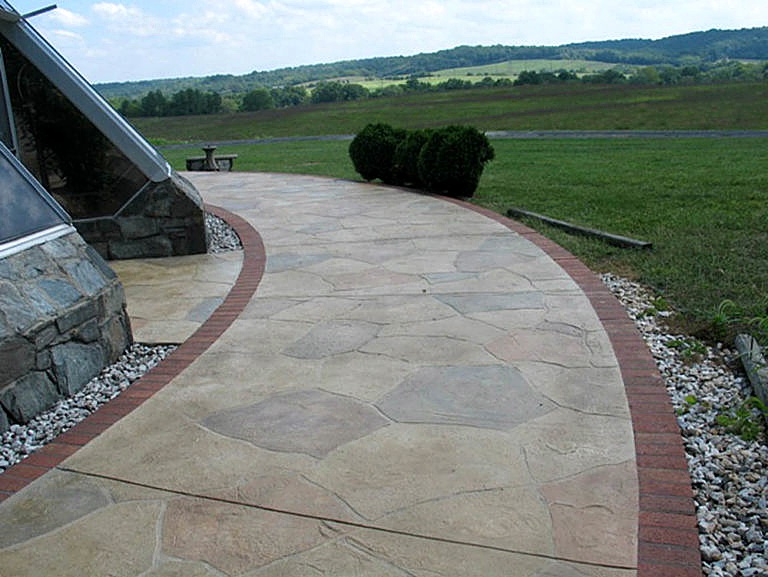 Outdoor stamped concrete sidewalk with a faux brick boarder. Does it need to be sealed?