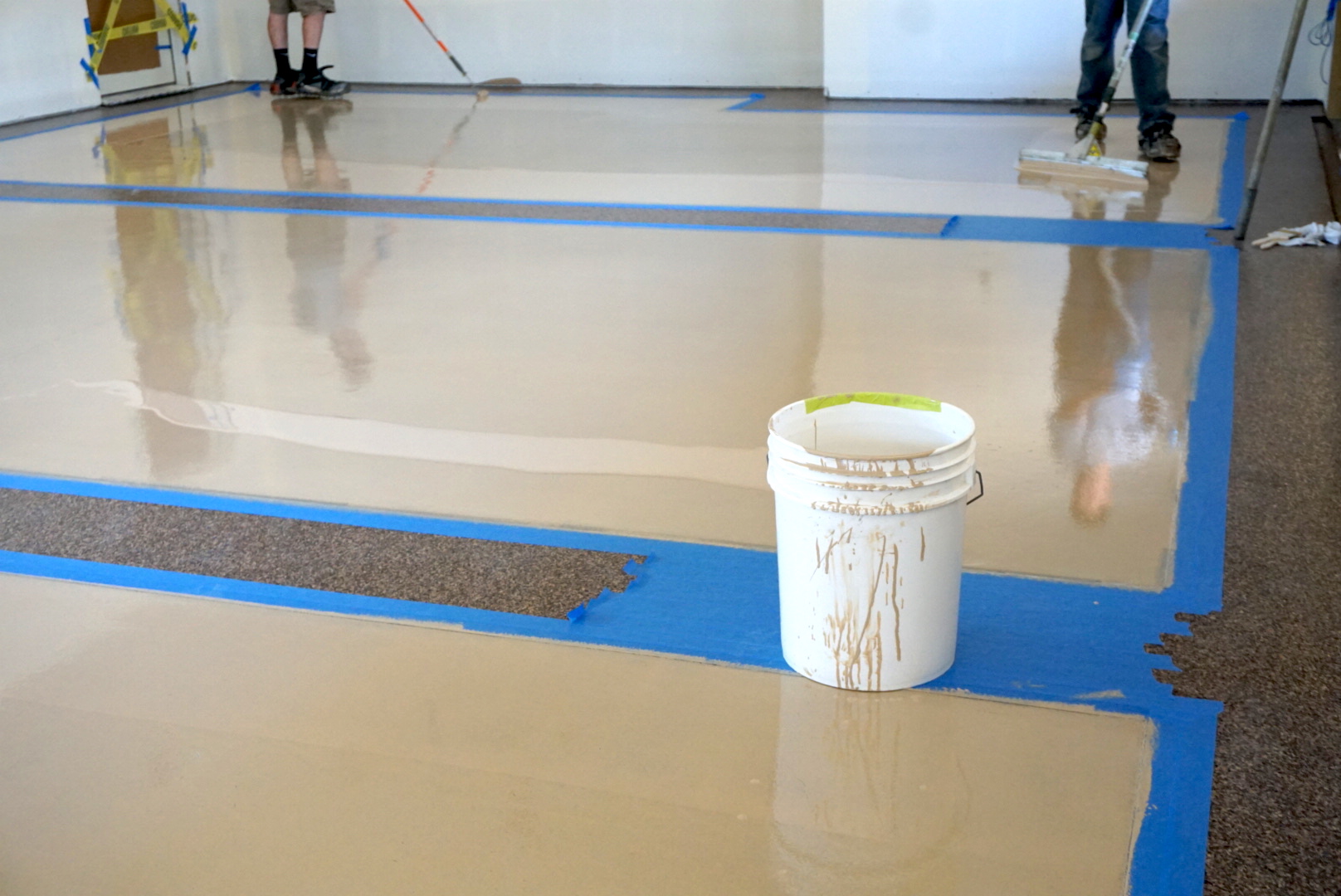 apply epoxy on floor