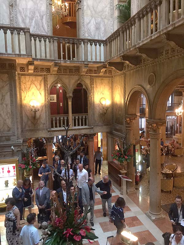 hotel danieli with crowd