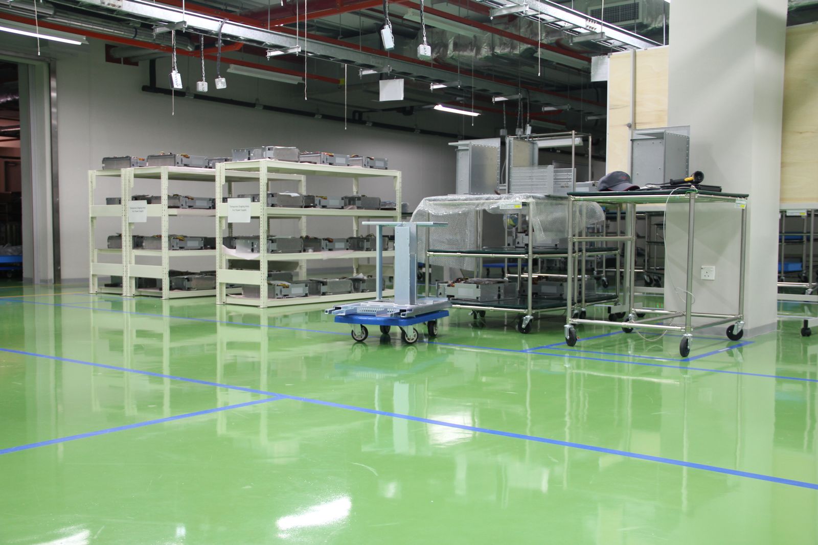 Flowcrete anti-static floor for Toshiba