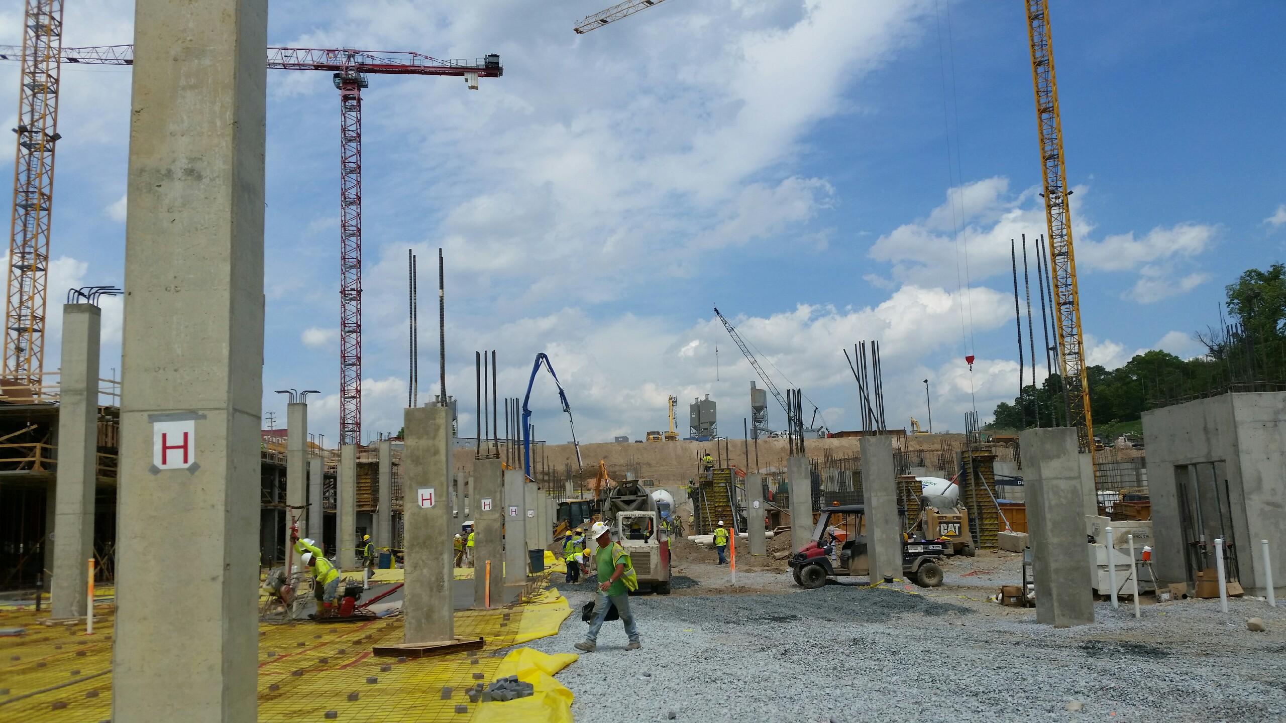Concrete pillars going to as the start of this green concrete building.