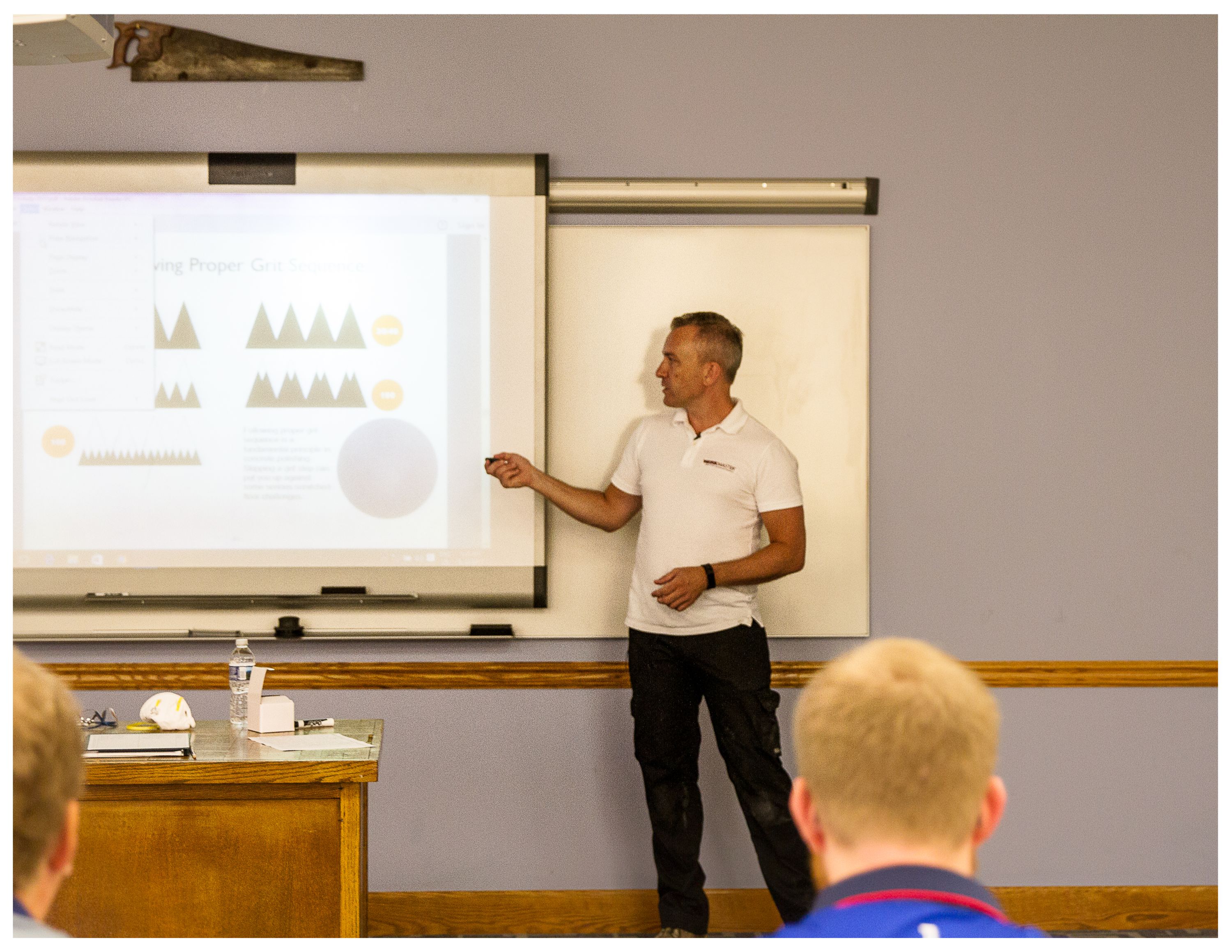Presentation of polishing to the group.