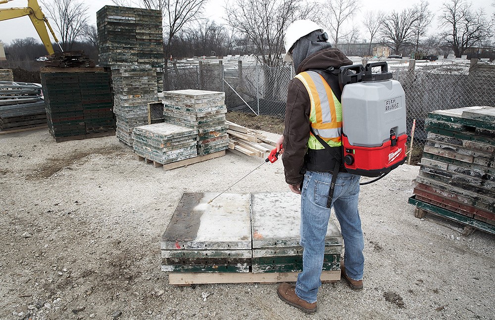 Through its unique interchangeable tank system design, users can add on additional tank assemblies to eliminate cross-chemical contamination.