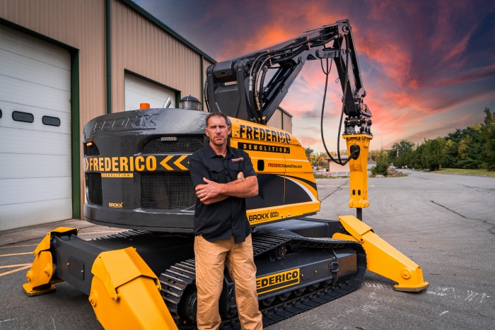 Brokk 800S operated by Frederico Demolition