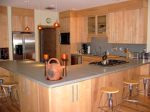 This gray kitchen countertop presented such challenges as a full-height backsplash and a drop-in cooktop. The designer understood the project process, so everything was well coordinated.